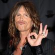 Steven Tyler parece haberle cogido gustillo al altar