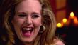 Adele sonríe, todo le va viento en popa