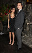 Amy Winehouse posando junto a Reg Traviss