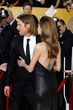 La firma que fundó Balenciaga es una de las preferidas poor las estrellas de Hollywood, y Angelia Jolie hace buen uso de ella