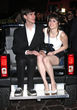 Marston Hefner posa junto a la novia a la que ha maltratado, Clair Sinclair