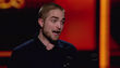 Robert Pattinson apareció en los People Choice totalmente rapado