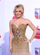 Shakira espectacular con un vestido de pedrería en los Latin Grammy