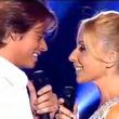 Carlos Baute y Marta Sánchez interpretando la canción de "Colgando En Tus Manos" en TVE Carlos Baute y Marta Sánchez interpretando la canción de "Colgando En Tus Manos" en TVE
