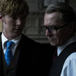 Gary Oldman y Benedict Cumberbatch en una secuencia de "El Topo"