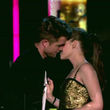 Robert Pattinson y Kristen Stewart se besan delante de las cámaras