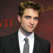 Robert Pattinson revoluciona a toda una generación con su mirada penetrante Robert Pattinson revoluciona a toda una generación con su mirada penetrante