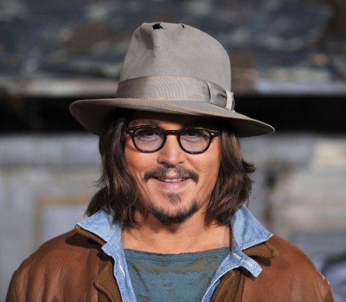 Johnny Depp, Sandra Bullock - Johnny Depp llegó a comprarle un sombrero a un vagabundo